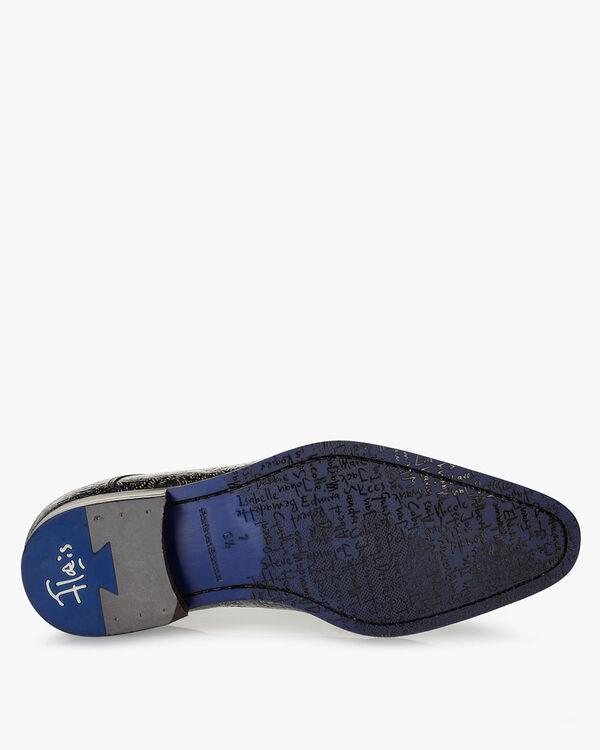 Lace shoe reptile print