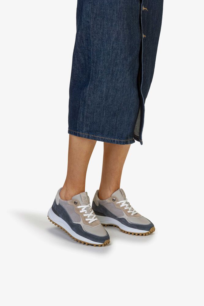 Noppi su&egrave;de beige