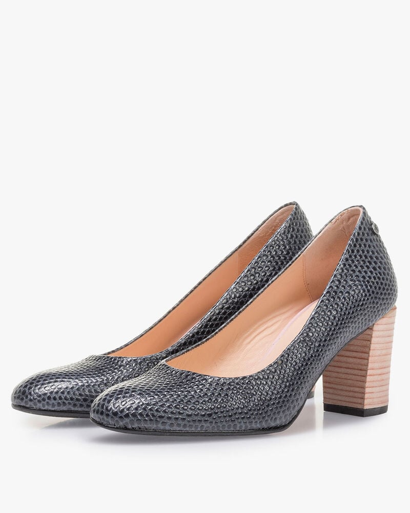 Donkerblauwe leren pump met print
