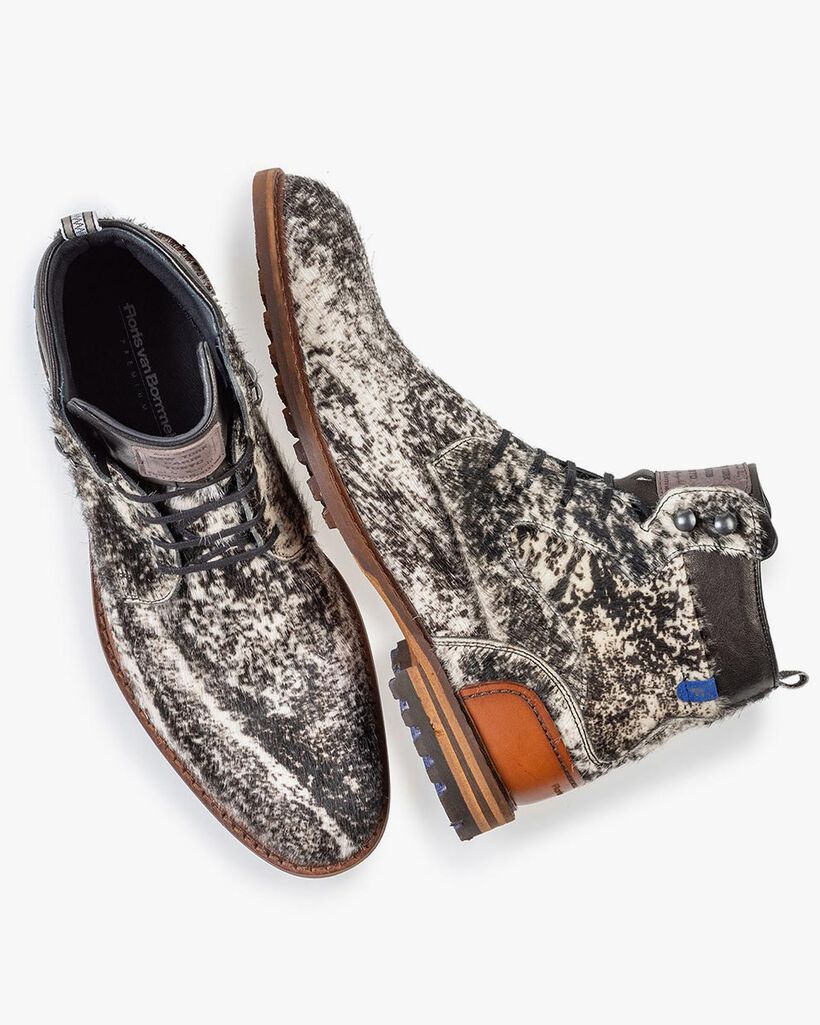 Lace shoe pony style off-white