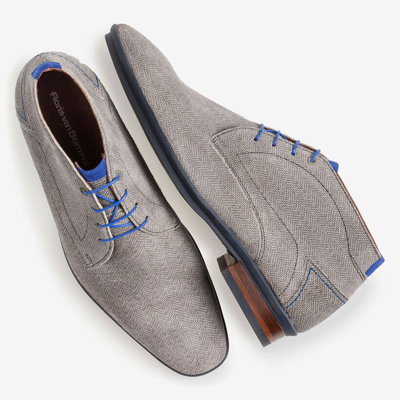 Light grey suede leather lace boot with print