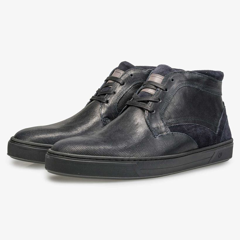 Wool lined, mid-high calf’s leather shoe