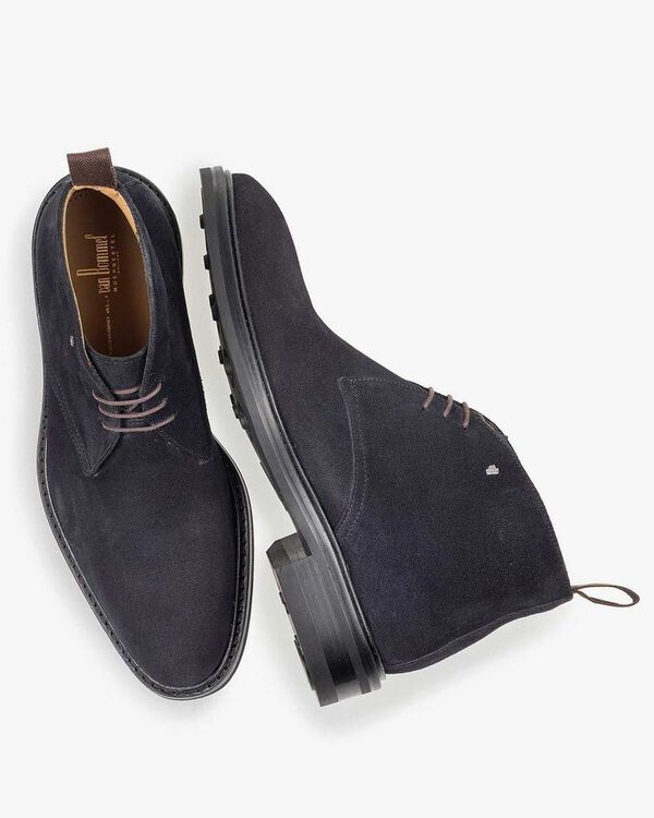 Donkerblauwe su&egrave;de veterboot