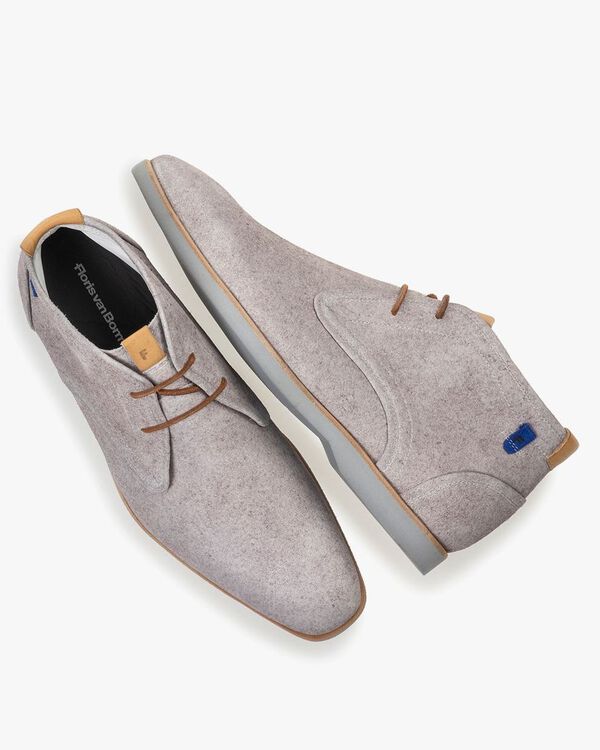 Boot su&egrave;de zand