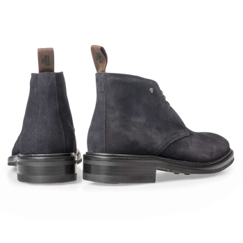 Donkerblauwe su&egrave;de veterboot