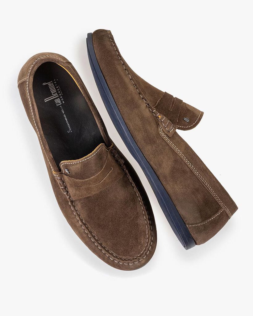 Su&egrave;de loafer taupekleurig