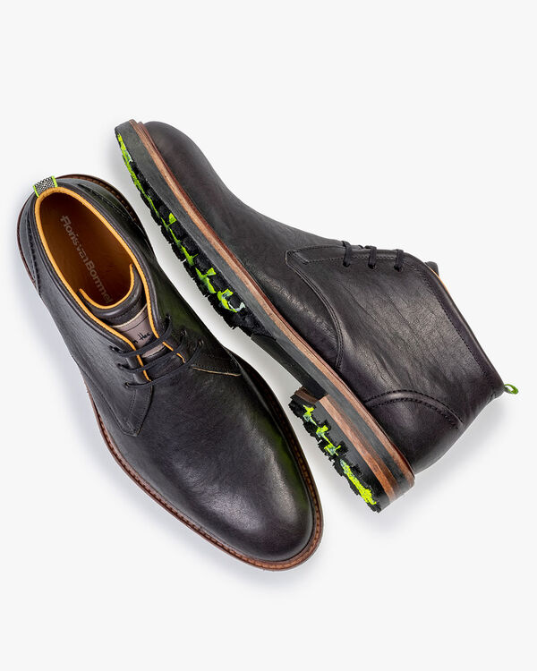 Lace boot leather black