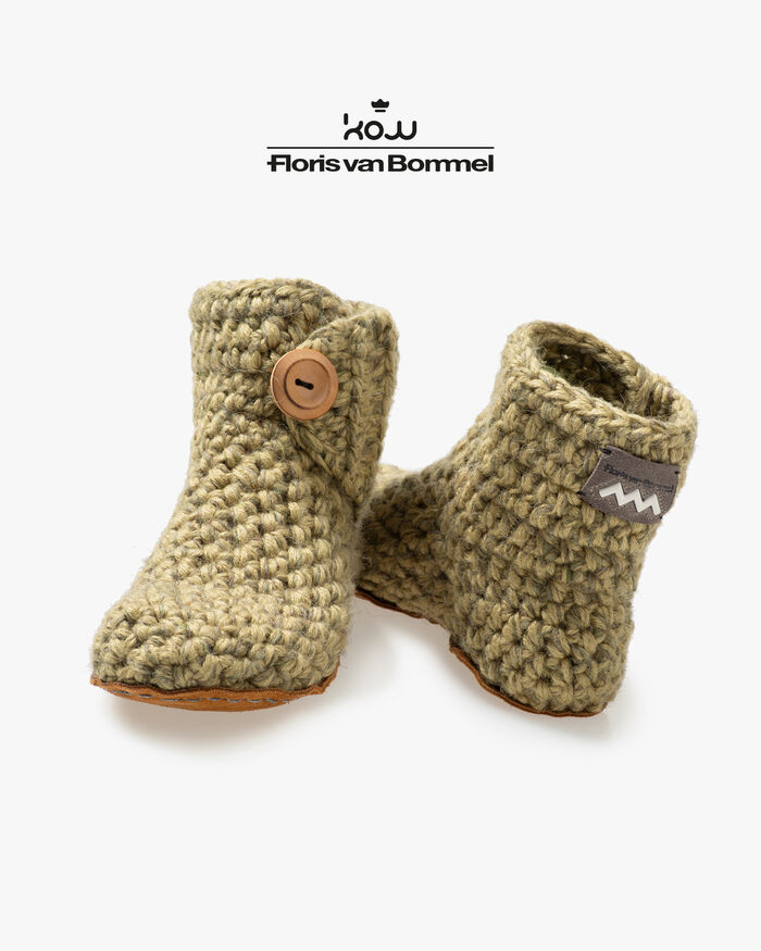 Kingdom of Wow home slippers green