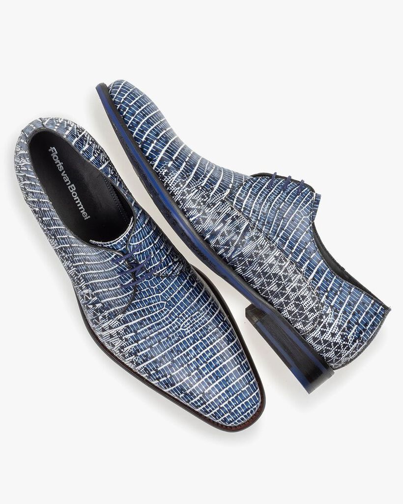 Veterschoen met print blauw