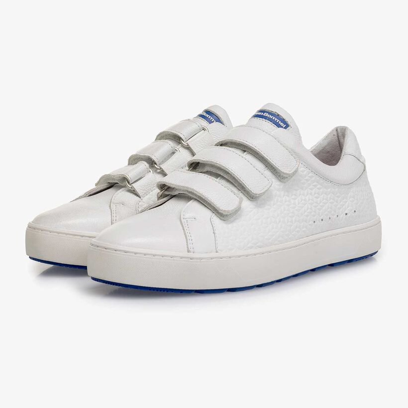 White slightly structured leather sneaker