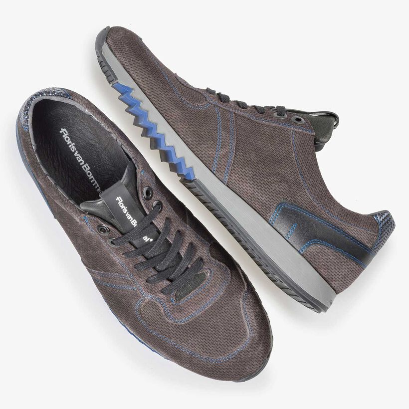 Grey-brown sneaker with cobalt blue details