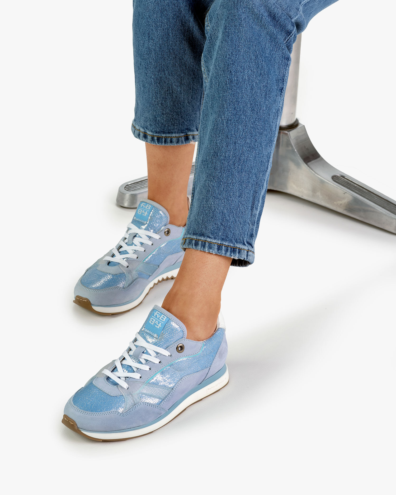 Sneaker nubuckleer lichtblauw | Floris van Bommel Women®