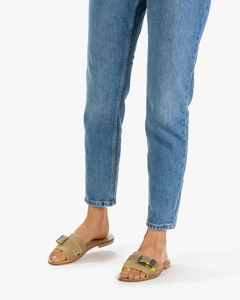 Slipper su&egrave;de beige