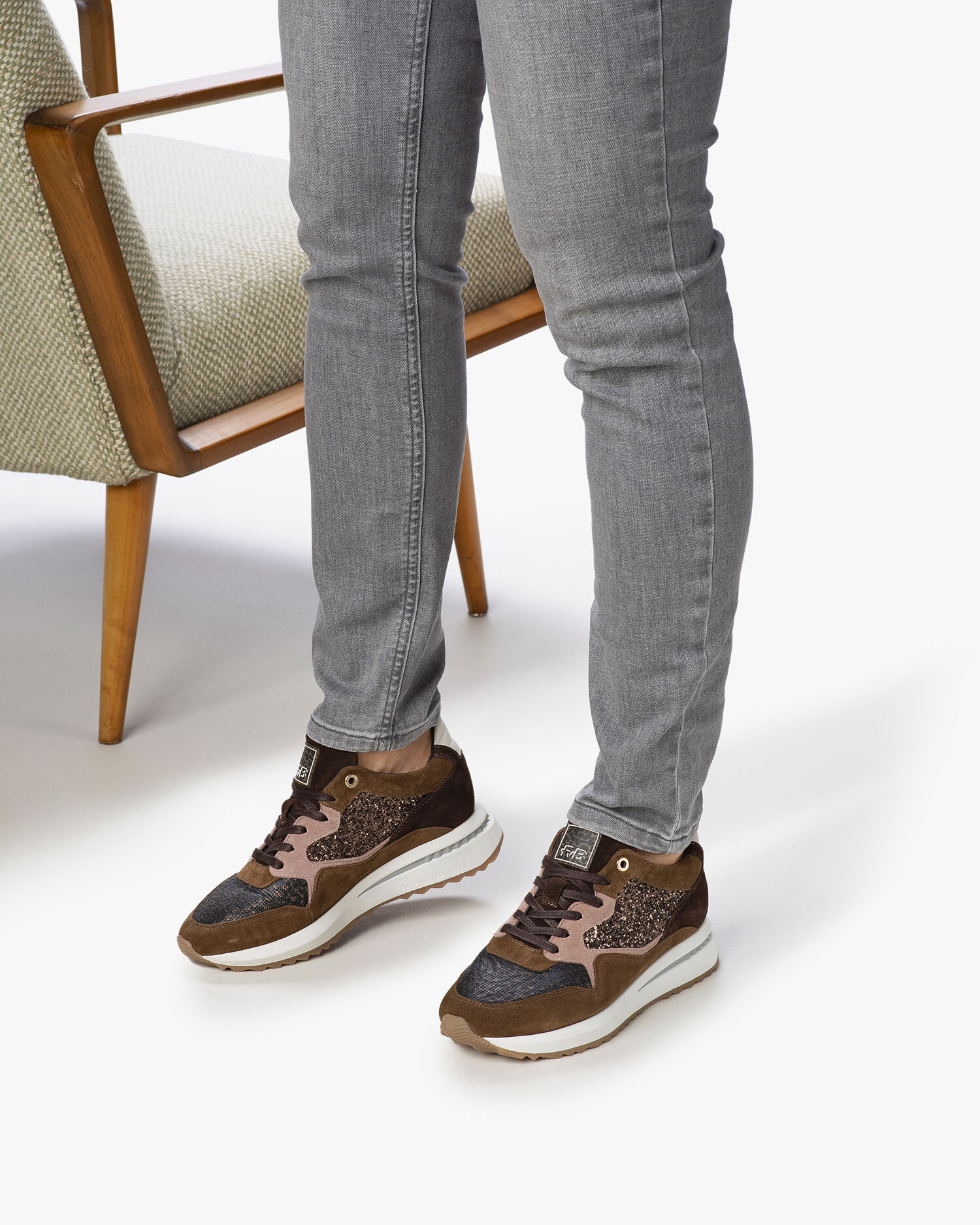 Sneakers dames Sumi 06.01 Bruin Floris van Bommel Official