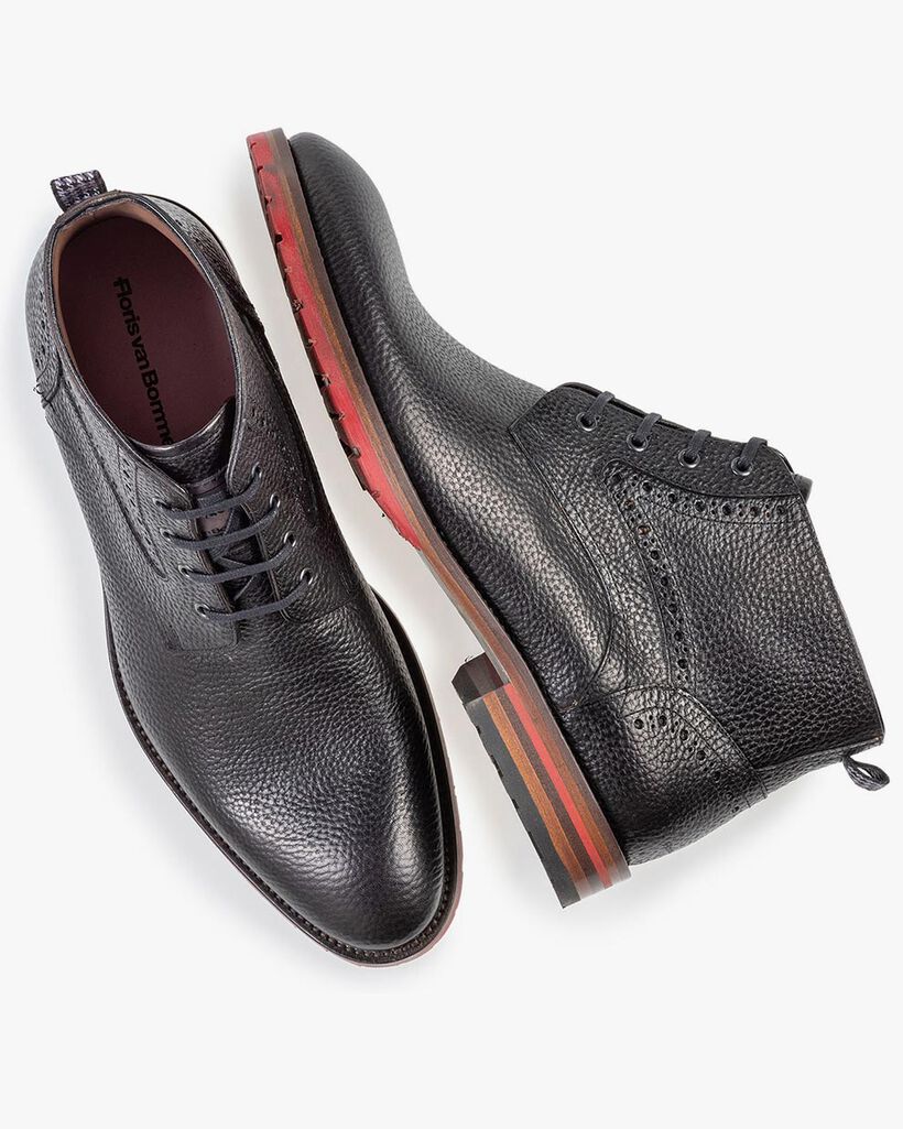 Lace boot structured leather black