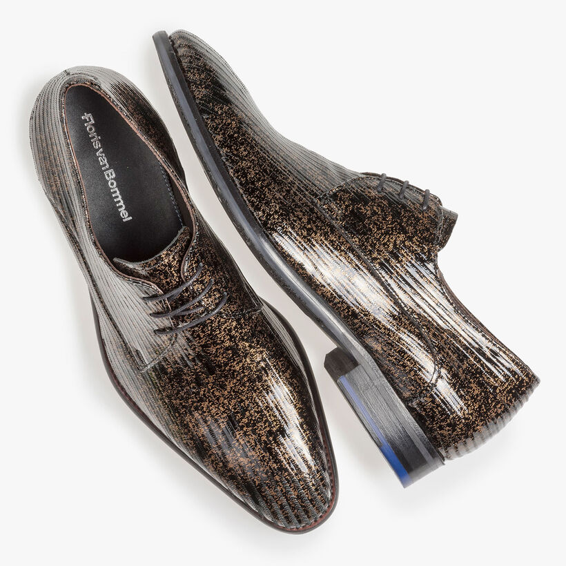 Bruine lakleren veterschoen met metallicprint