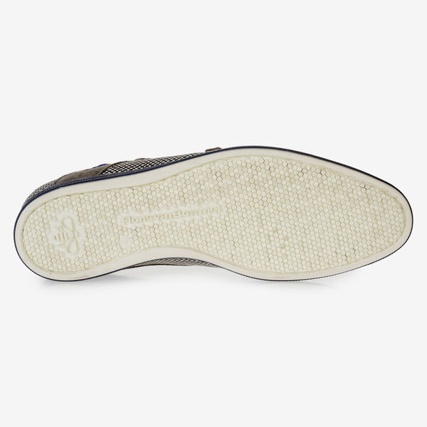 Grijze su&egrave;de gespschoen met print