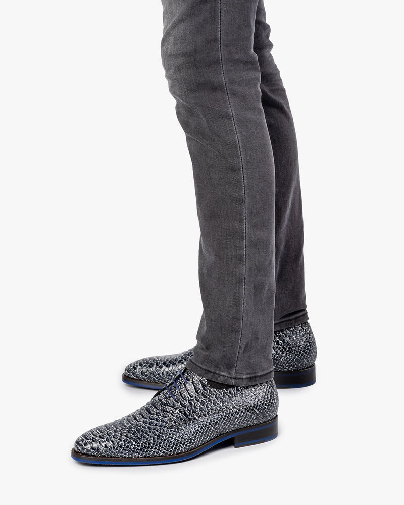 Lace shoe snake print black and white