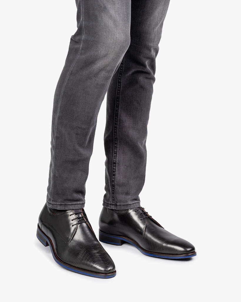 Zwarte leren veterschoen