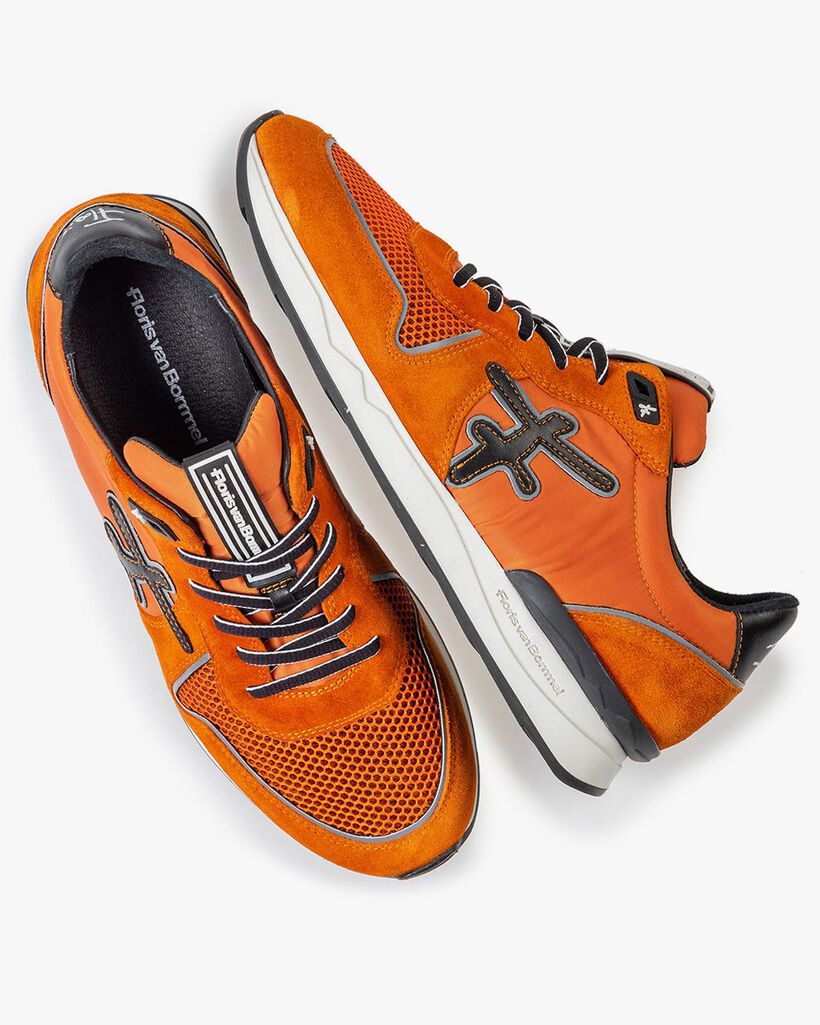 Sneaker orange suede leather