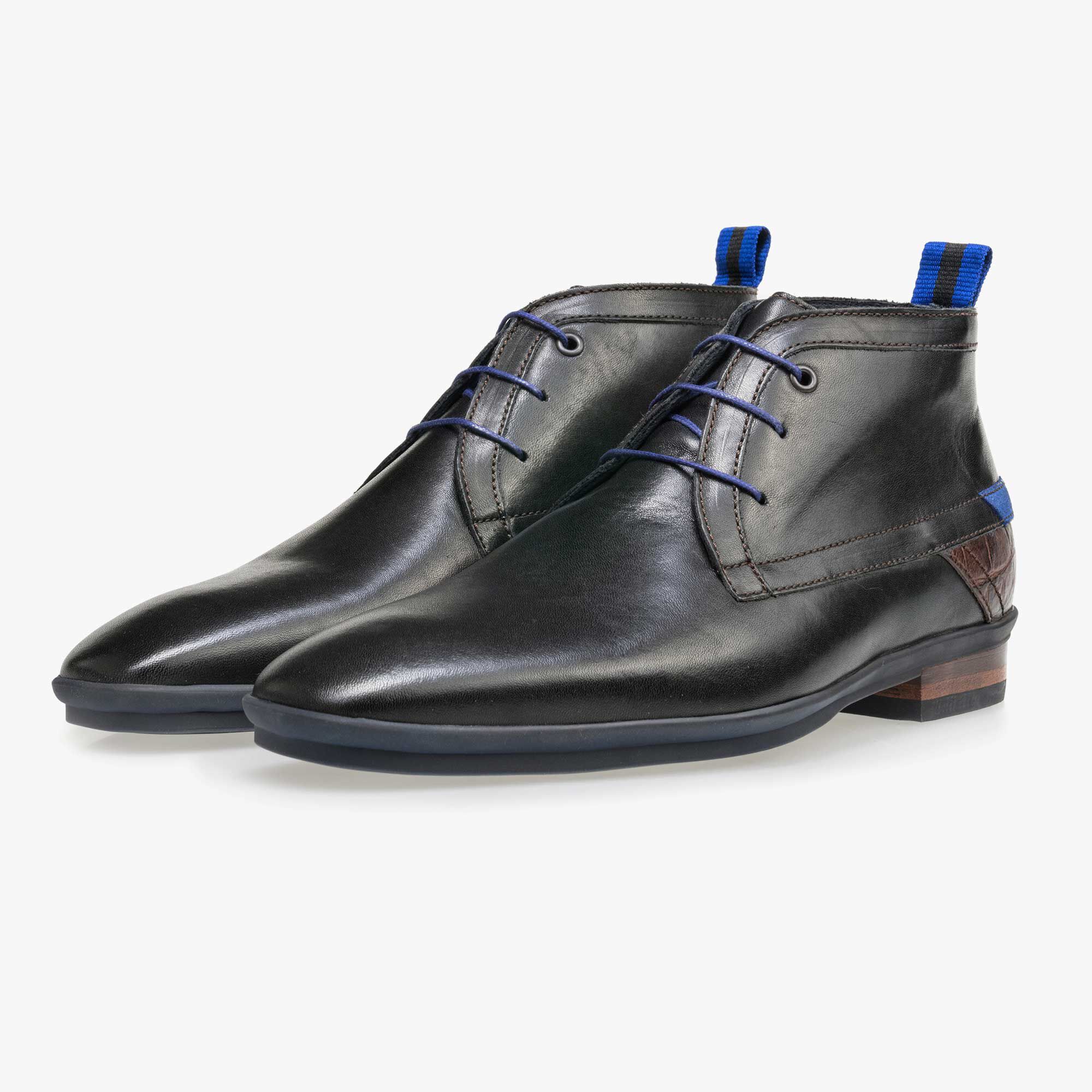 Zwarte halfhoge leren veterboot | Floris van Bommel