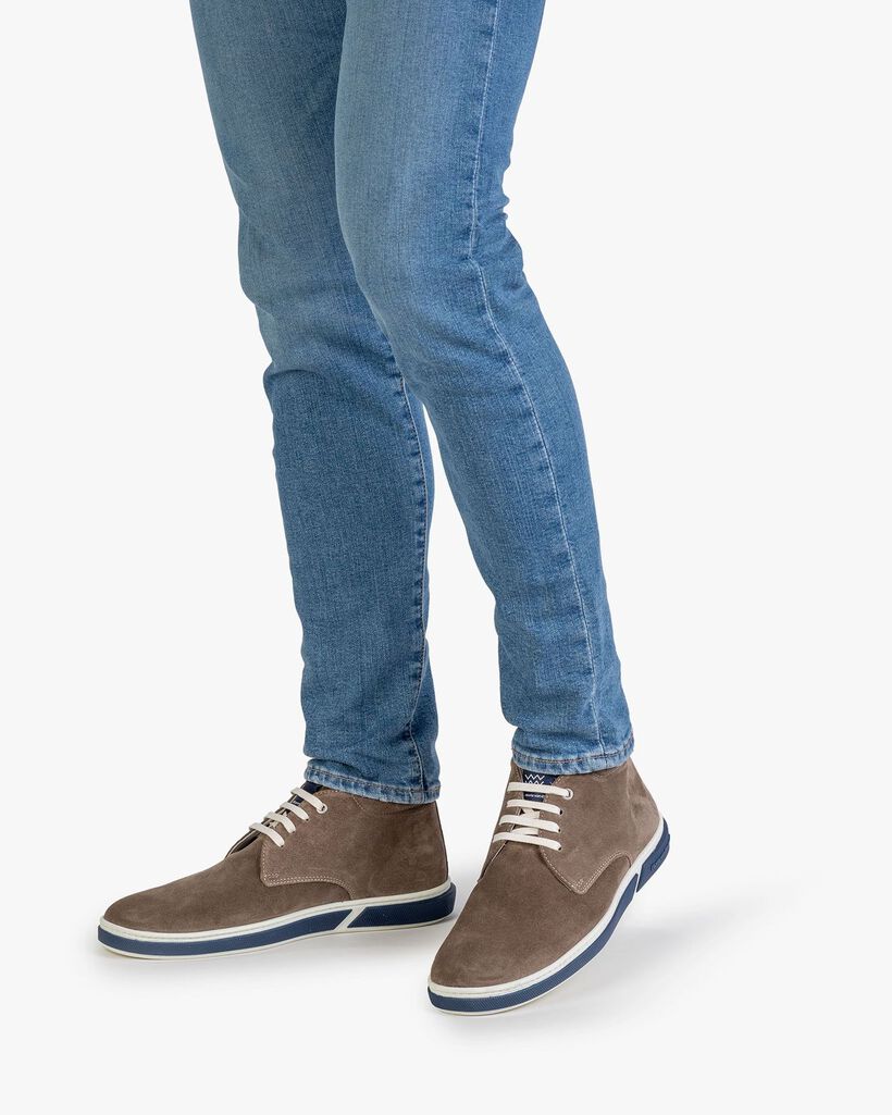 Boot su&egrave;de taupe