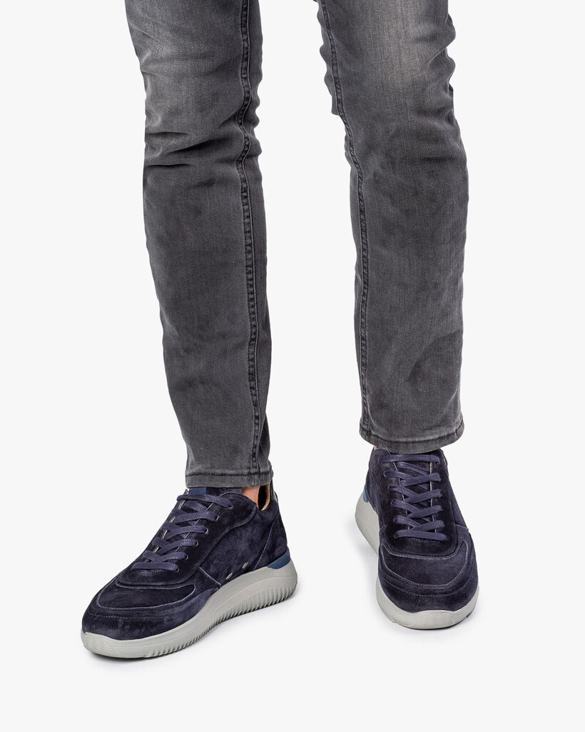 Blauwe su&egrave;de sneaker