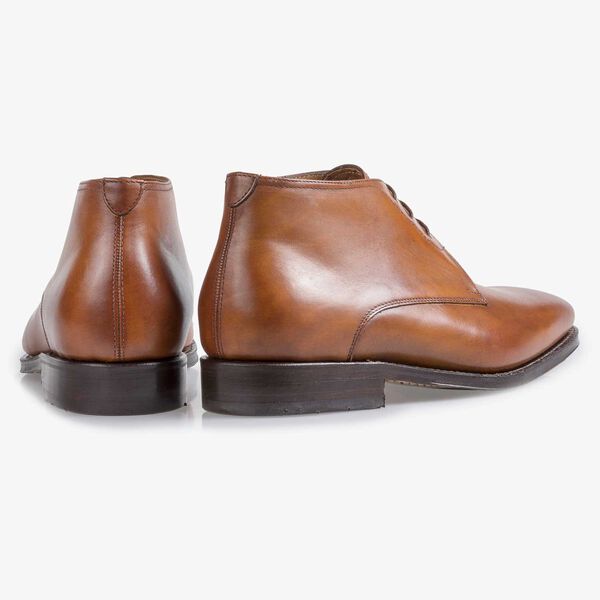 Cognac-coloured mid-high leather lace boot