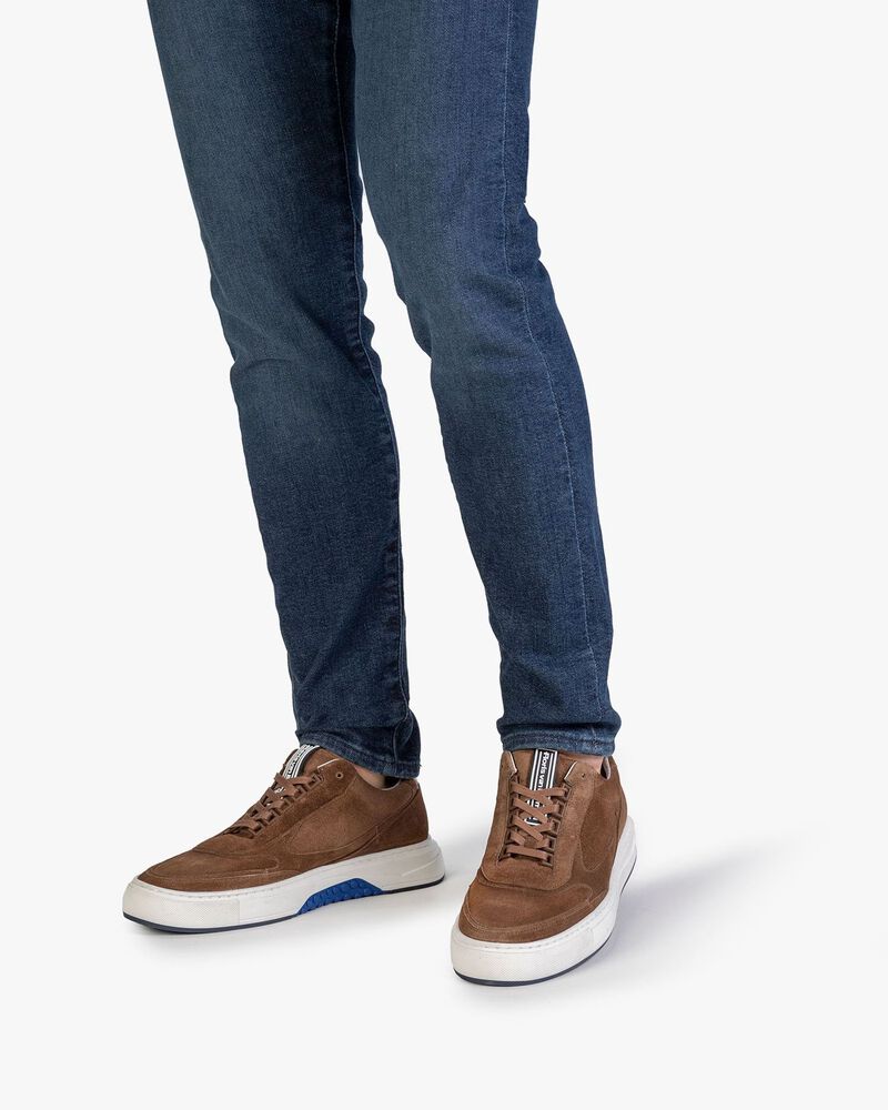 Sneaker su&egrave;de cognac