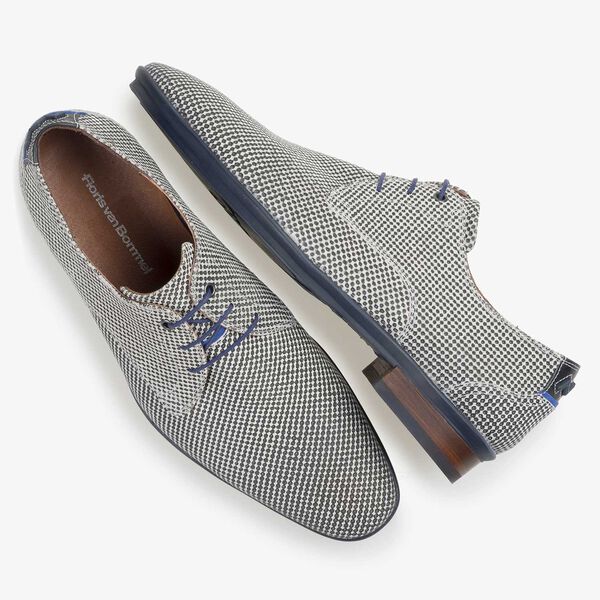 Light grey suede leather lace shoe with a mini print