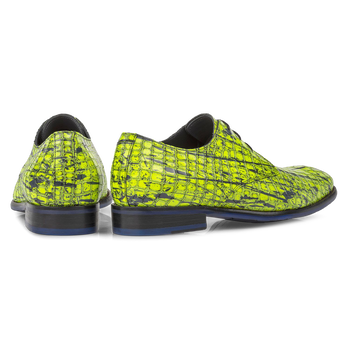 Lace shoe patent leather