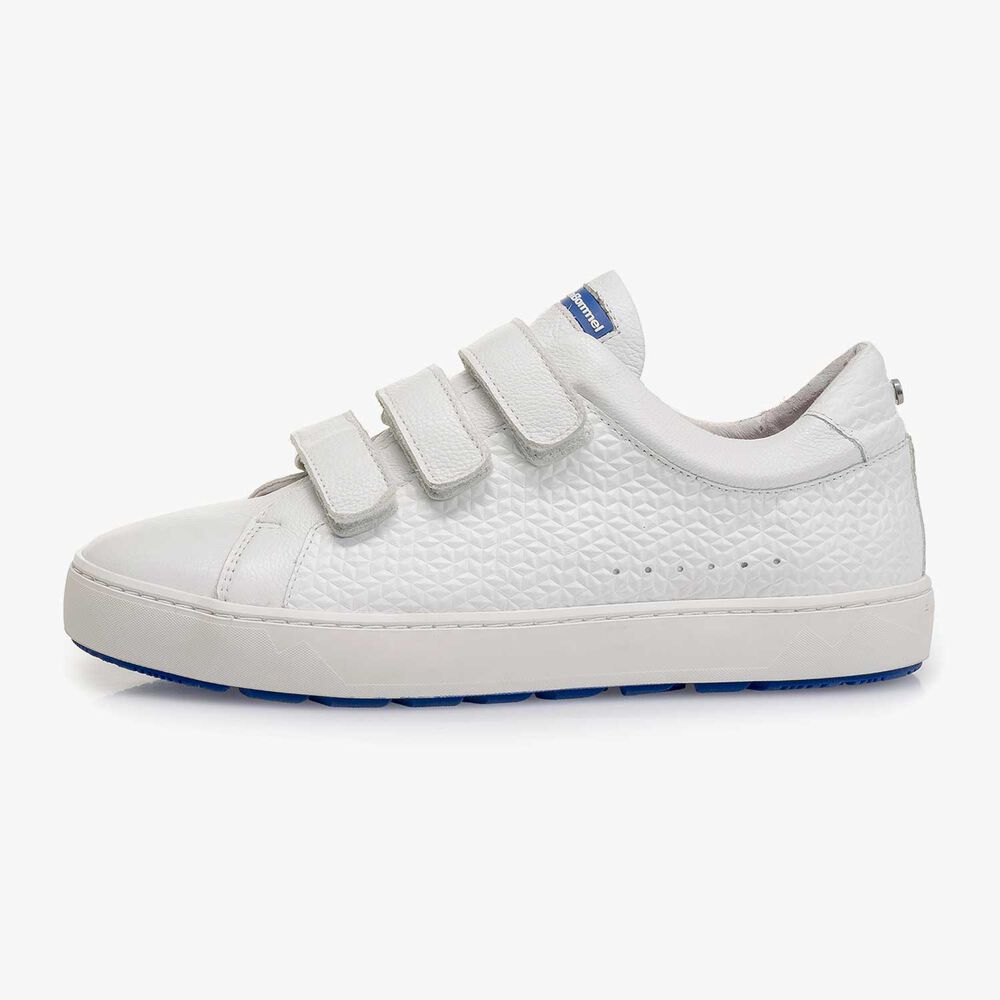 White slightly structured leather sneaker