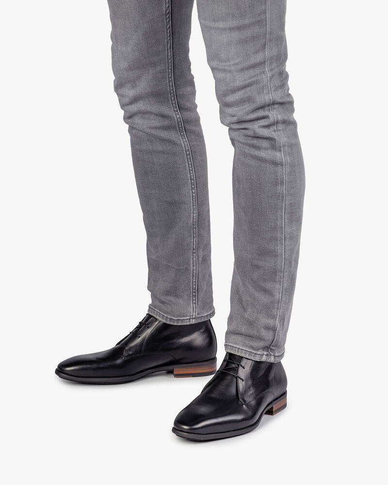 Black leather lace shoe