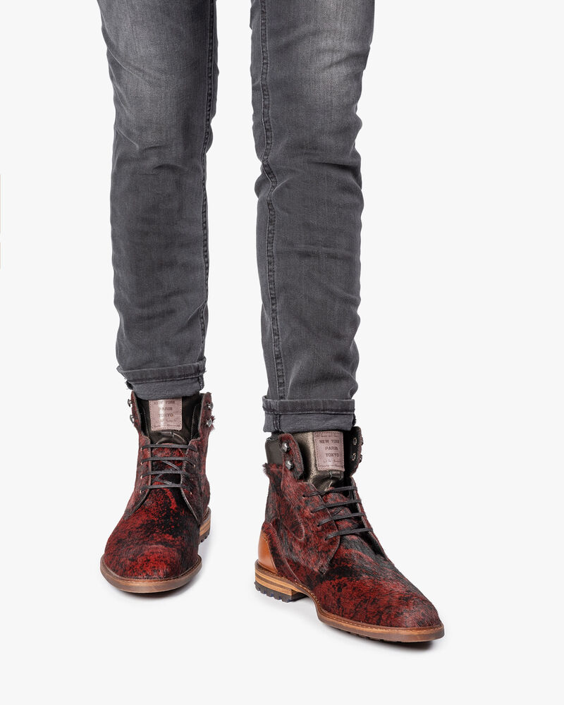 Lace shoe pony style red