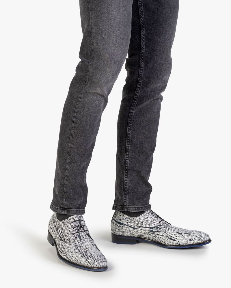 Lace shoe patent leather white