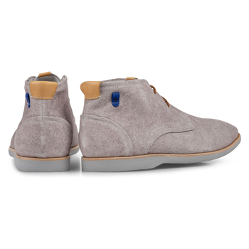 Boot su&egrave;de zand