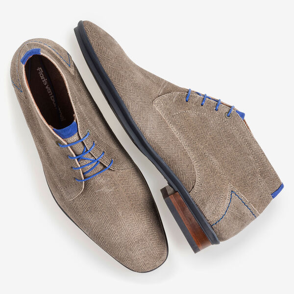 Zandkleurige su&egrave;de veterboot met print