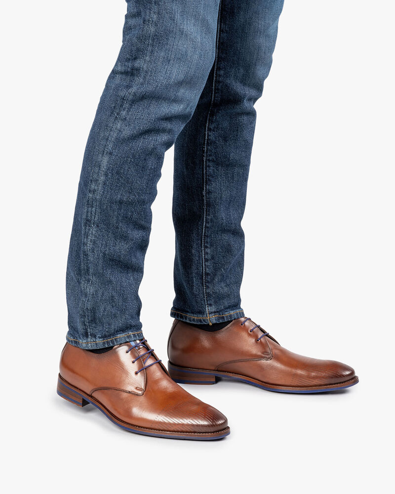 Cognac-coloured leather lace shoe
