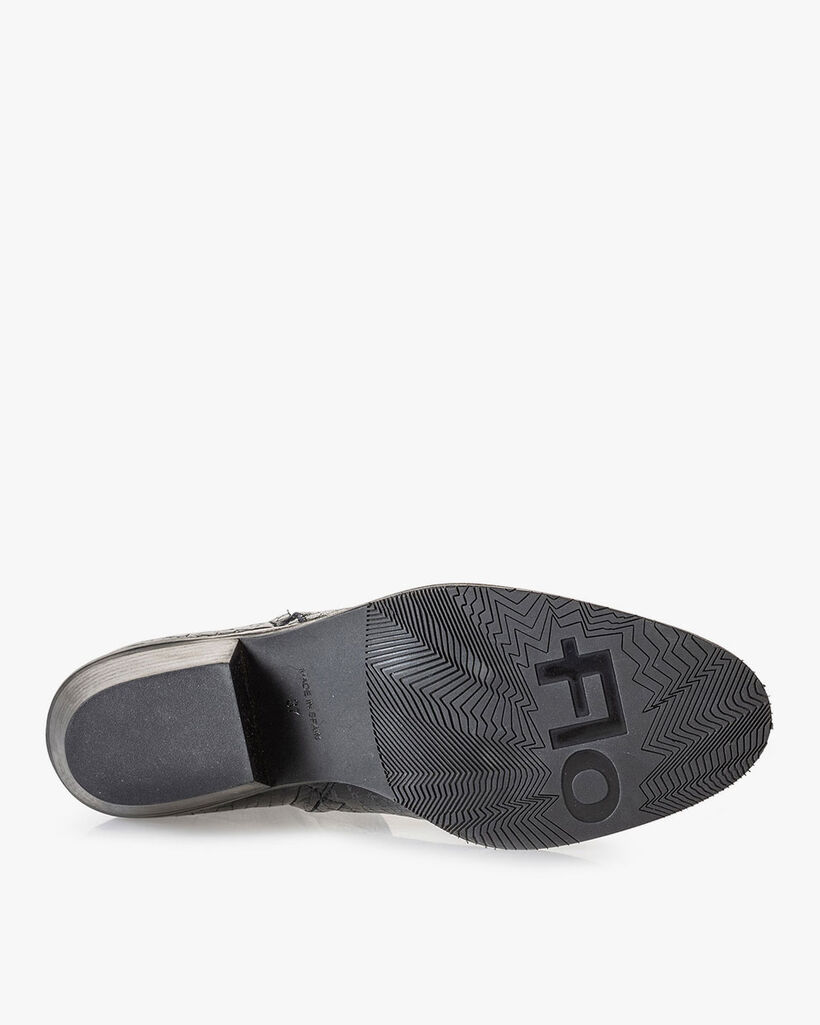 Ankle boot craquel&eacute; leather black