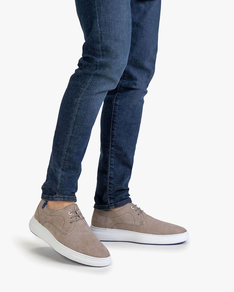 Sneaker geprint su&egrave;de zand