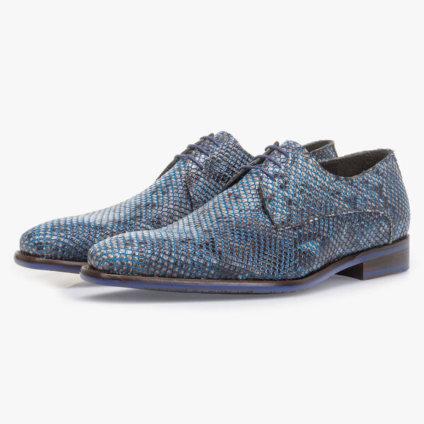 Blue lace shoe with snake print