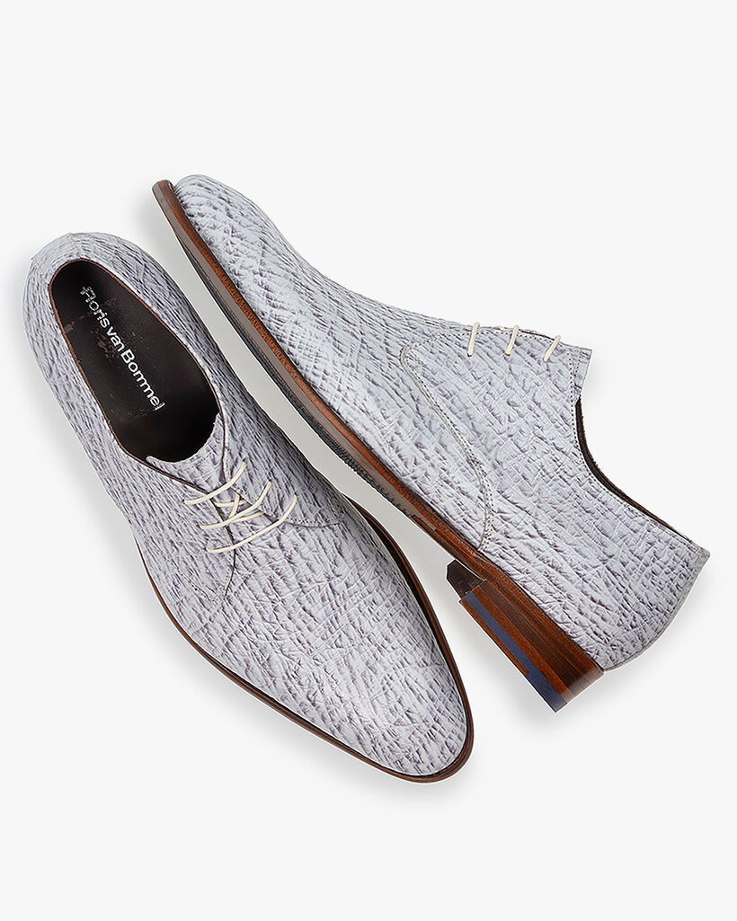 Patent leather lace shoe with a croco print