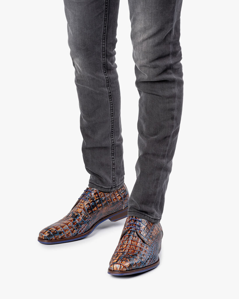 Lace shoe croco print cognac