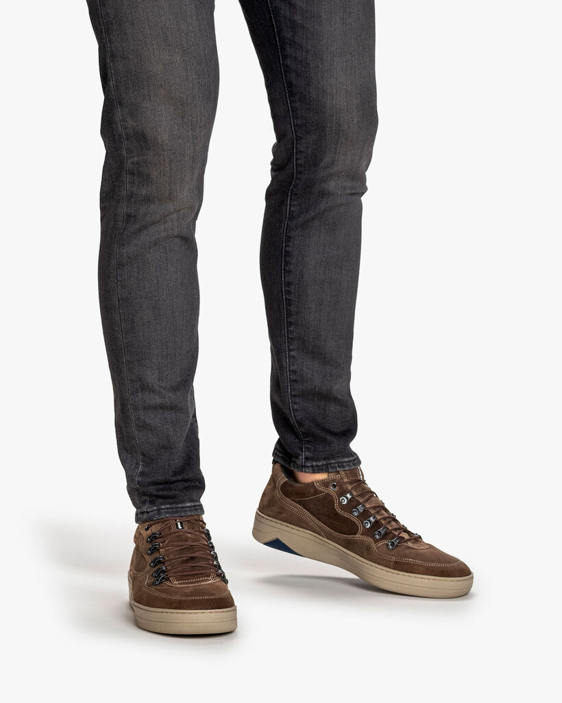 Sneaker su&egrave;de beige