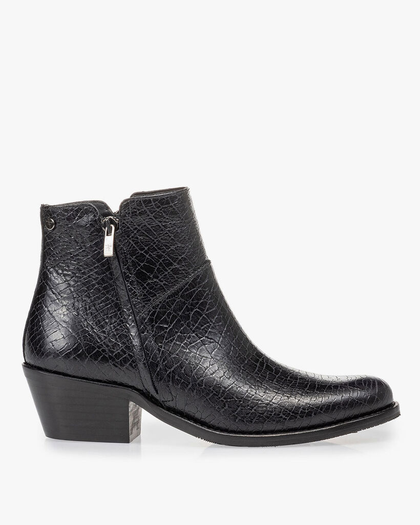 Ankle boot craquel&eacute; leather black