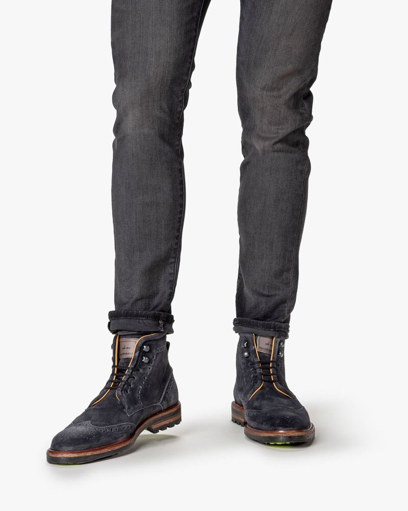 Lace boot suede black