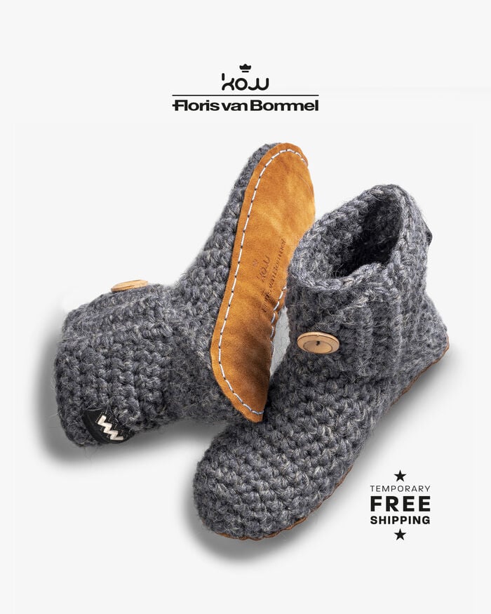 Kingdom of Wow home slippers dark grey