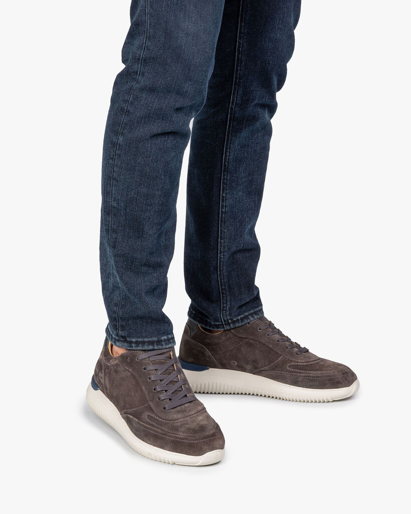 Grijze su&egrave;de sneaker