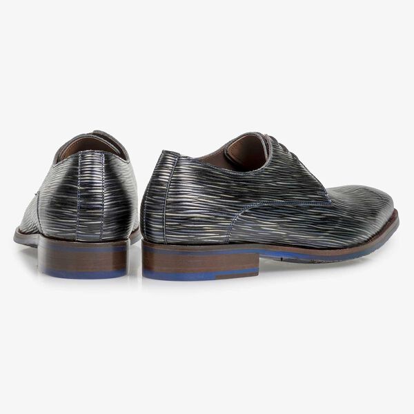 Dark blue lace shoe with striped metallic print