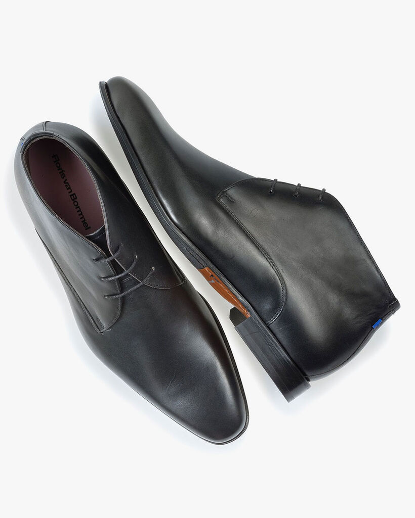 Lace boot black calf leather